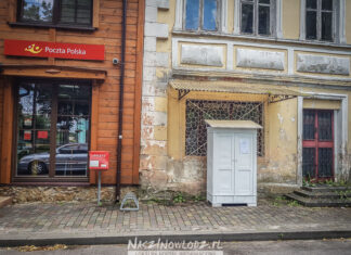 Szafa z książkami stanęła w centrum Inowłodza