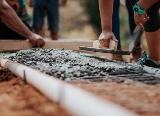 Podstawy zagęszczania betonu – rola i zastosowanie wibratorów przemysłowych