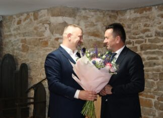 Burmistrz Inowłodza z udzielonym absolutorium oraz wotum zaufania