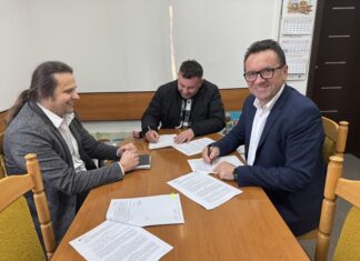 Nowy dywanik asfaltowy na drodze Brzustów-Dąbrowa
